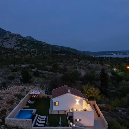 Casa Sorelle Secluded With Breathtaking Pool Villa