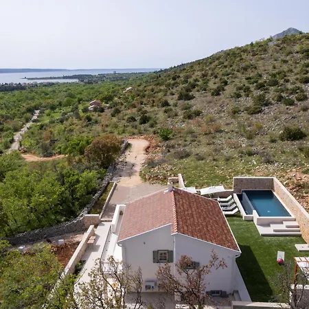 Casa Sorelle Secluded With Breathtaking Pool סלינה