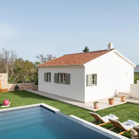 Casa Sorelle Secluded With Breathtaking Pool סלינה