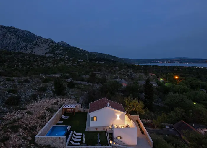 Casa Sorelle Secluded With Breathtaking Pool Vila